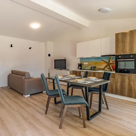 6 Bedroom Beautiful In * Medulin