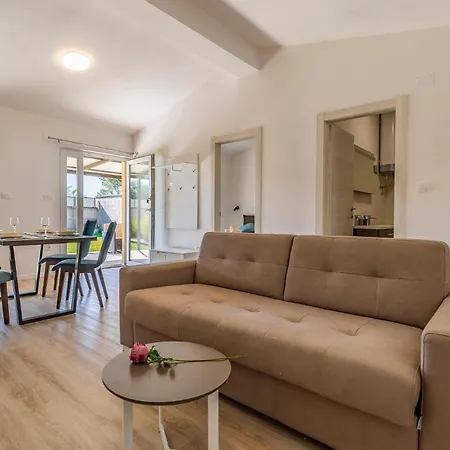 6 Bedroom Beautiful In Holiday home *