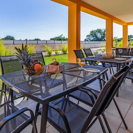 6 Bedroom Beautiful In
