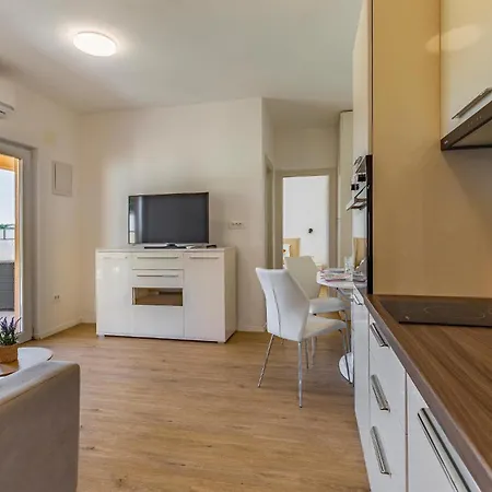 Holiday home 6 Bedroom Beautiful In