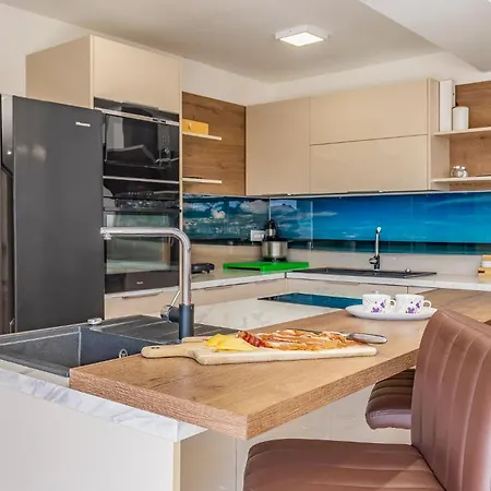 Holiday home 6 Bedroom Beautiful In *