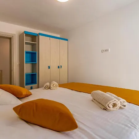 Holiday home 6 Bedroom Beautiful In