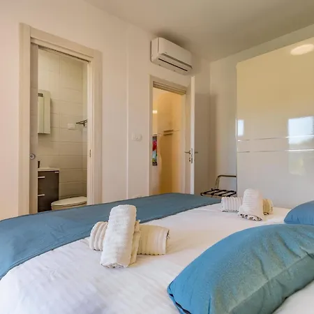 6 Bedroom Beautiful In Holiday home Medulin