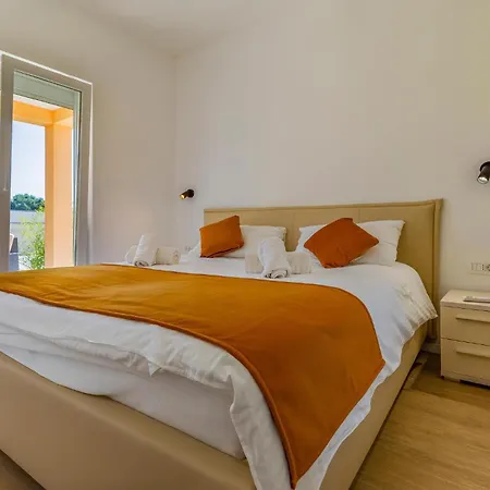 Holiday home 6 Bedroom Beautiful In Medulin