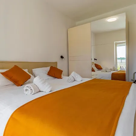 6 Bedroom Beautiful In * Medulin