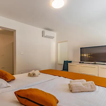 6 Bedroom Beautiful In Nyaraló