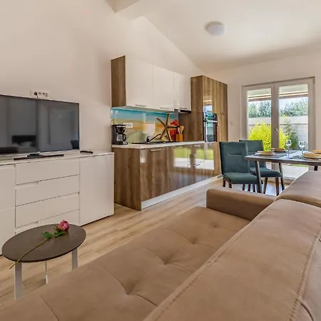 6 Bedroom Beautiful In Holiday home