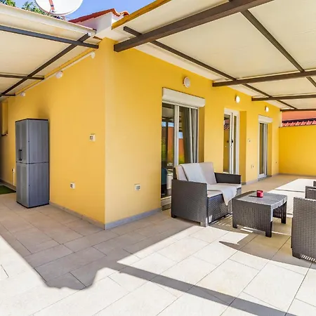 6 Bedroom Beautiful In *