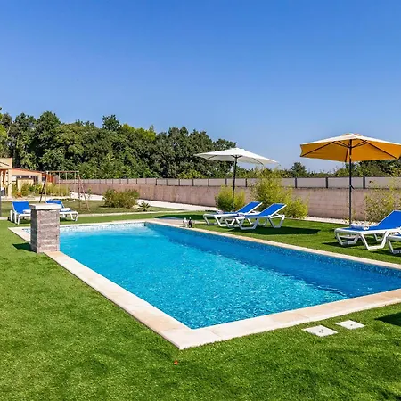 6 Bedroom Beautiful In Holiday home