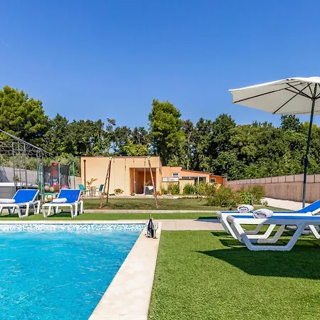 Holiday home 6 Bedroom Beautiful In